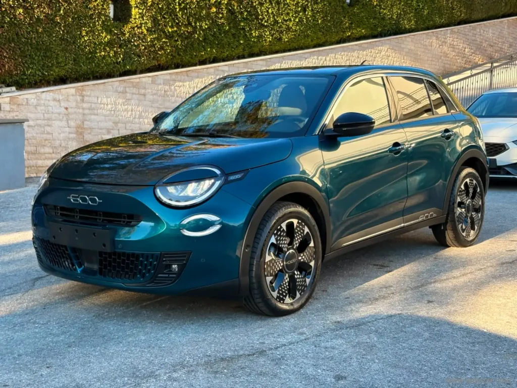 Fiat 600 1.2 HYBRID 48V 81 KW (110 CV) AUTO LA PRIMA